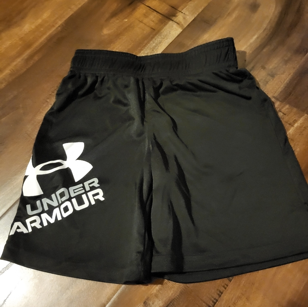 Size 4 under armour shorts
